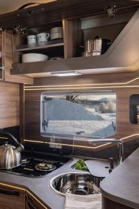 Luxus-Wohnmobil Knaus Sun I 900 LX voll ausgestattete Küche